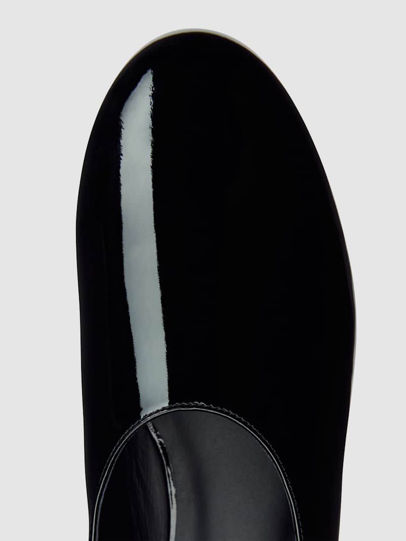 Tia Flat