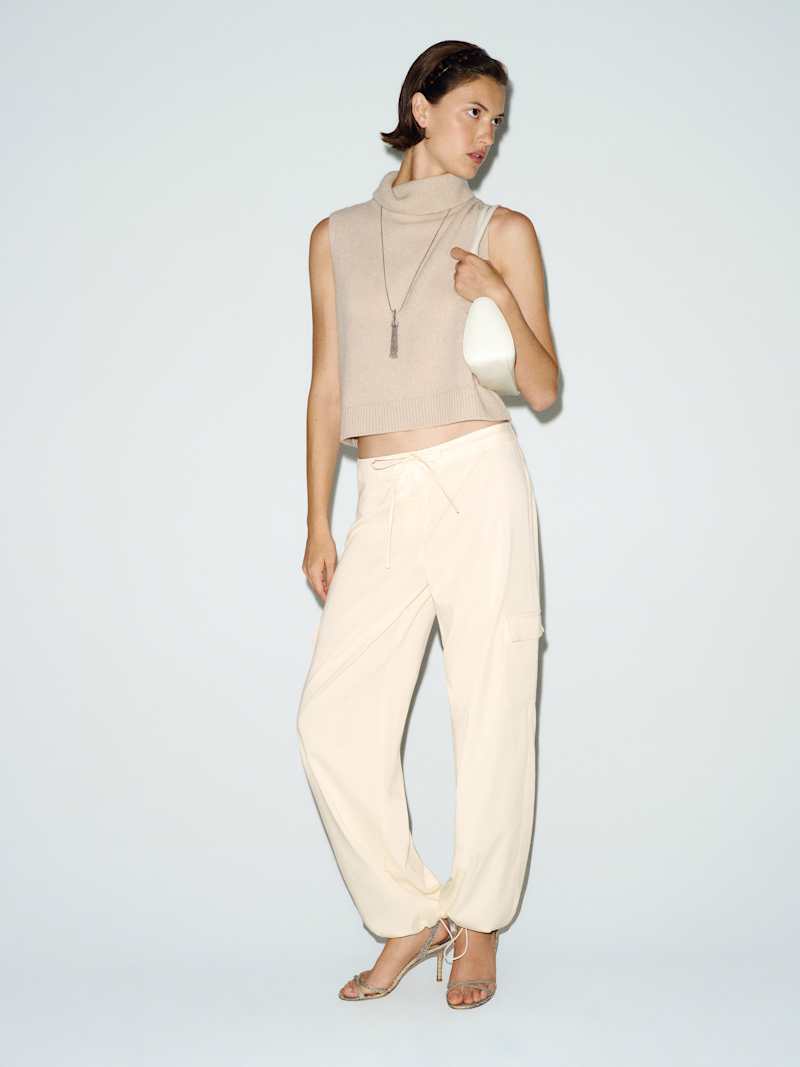 Flora Cashmere Sleeveless Turtleneck