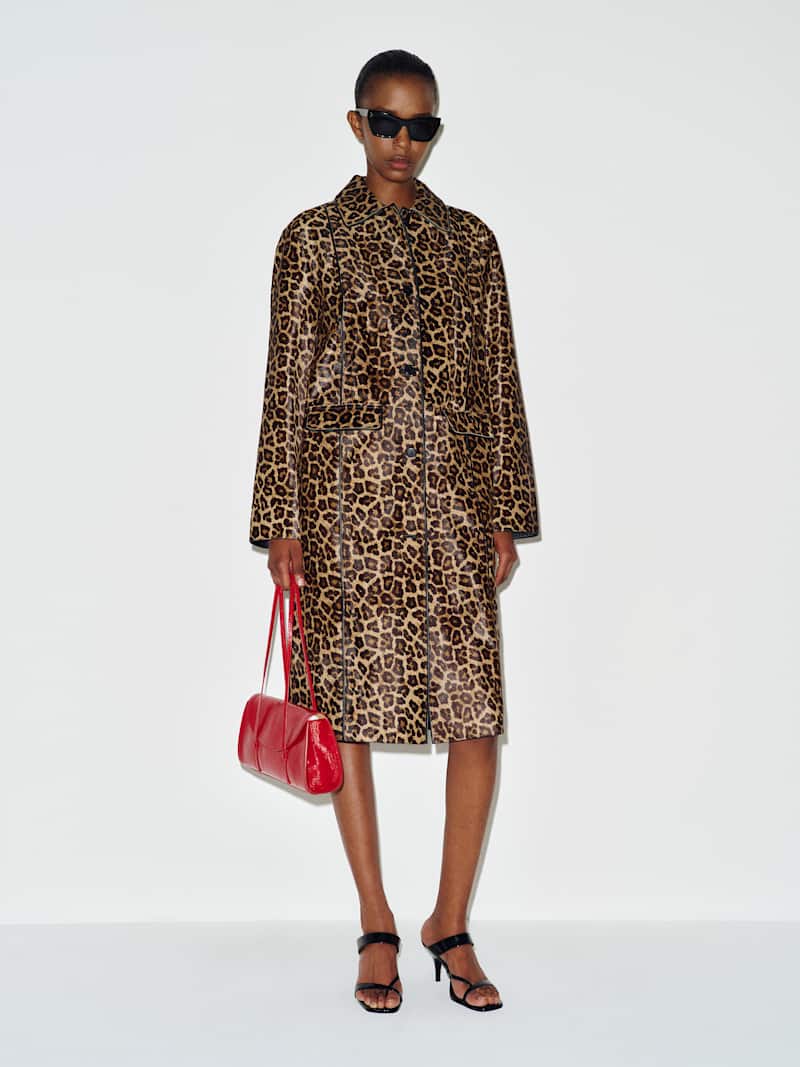 Veda Ariana Trench