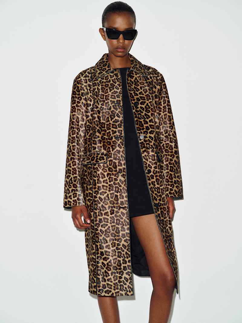 Veda Ariana Trench