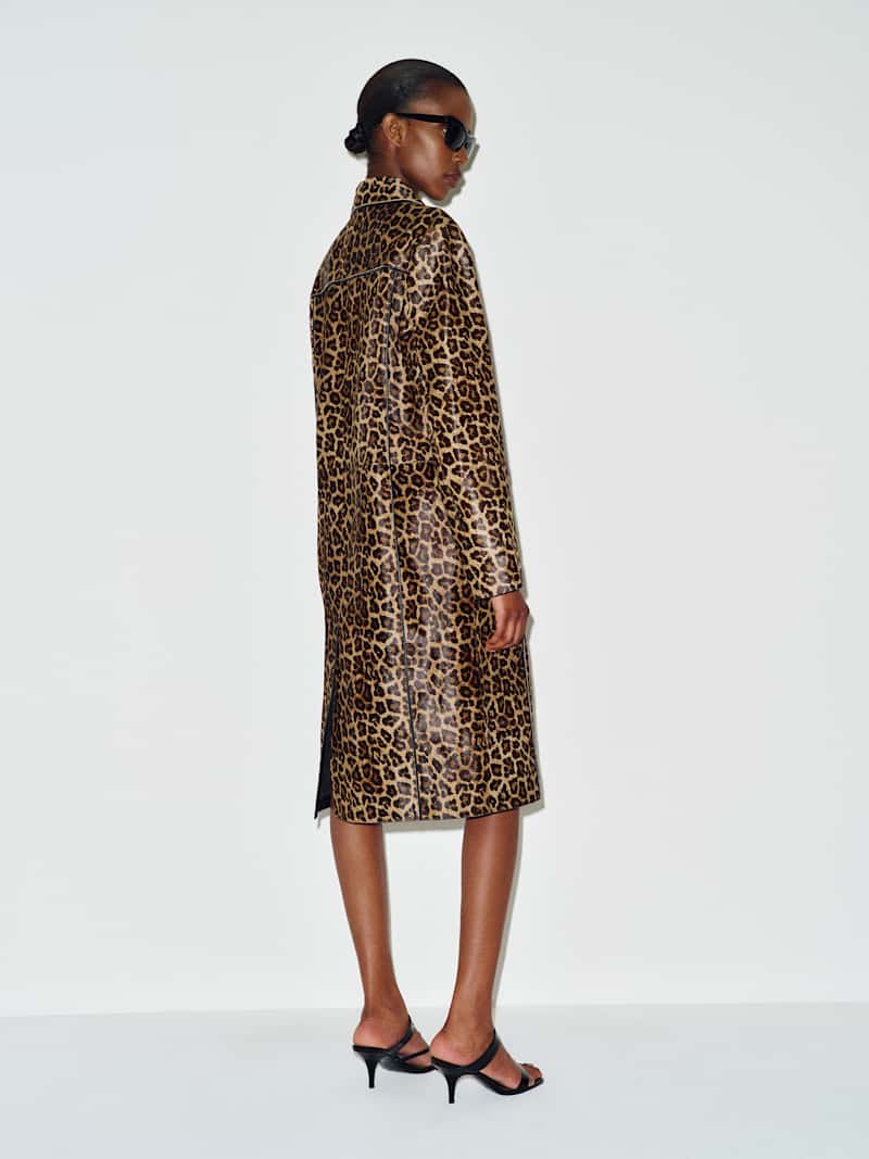 Veda Ariana Trench