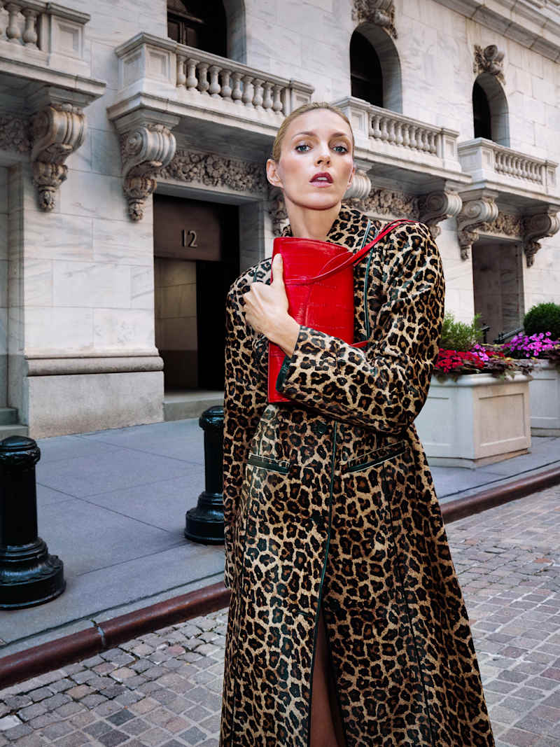 Veda Ariana Trench